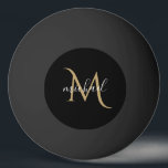 Svart och Guld Monogram Elegant Luxury Pingisboll<br><div class="desc">Klassisk lyxdesign för eleganter med svart och guld med monogram. Mallen har konfigurerats så du behöver bara lägga till ditt namn för att slutföra designen. Matchande tillbehör i butiken.</div>