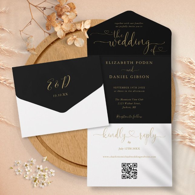 Svart och guld QR-kod bröllop med script hearts (Script Hearts Black And Gold QR Code Wedding All In One Invitation)