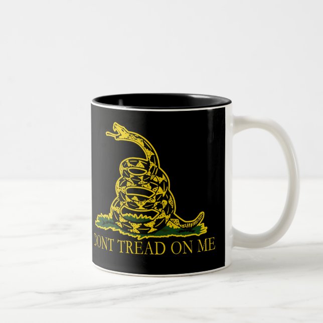 Svart och Gult Gadsden Flagga, Gå inte på mig! Två-Tonad Mugg (Höger)