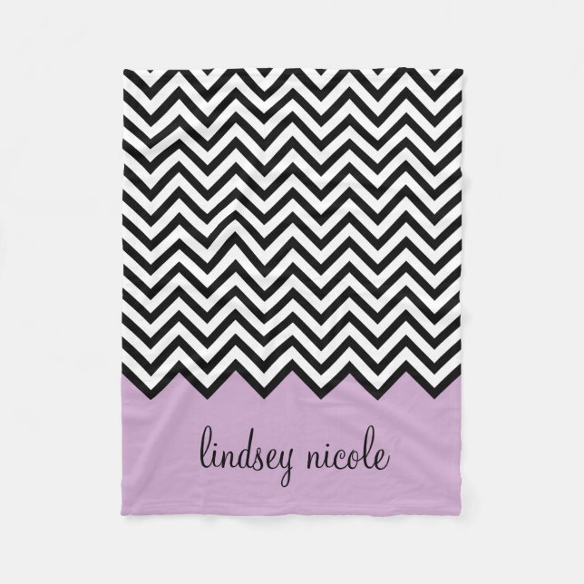 Svart och Lila Chevron Anpassningsbar Monogram Fleecefilt (Framsidan)