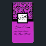 SVART OCH LILA SQUARE DAMASK MONOGRAM FRAKTSEDEL<br><div class="desc">Elegant,  klass och unik utformning av Bulgan Lumini (c).Lätt att anpassa med din egen text som en märkre för bröllopsförmån,  osa ,  spara-till-datum,  tack för etiketter,  möhippor,  födelsedagsfester: söt 16, quinceanera,  Bat mitzvah,  returetiketter,  förlovning duschar,  nyfödsel,  babyduschar studenten,  årsdagar eller vad du vill!</div>
