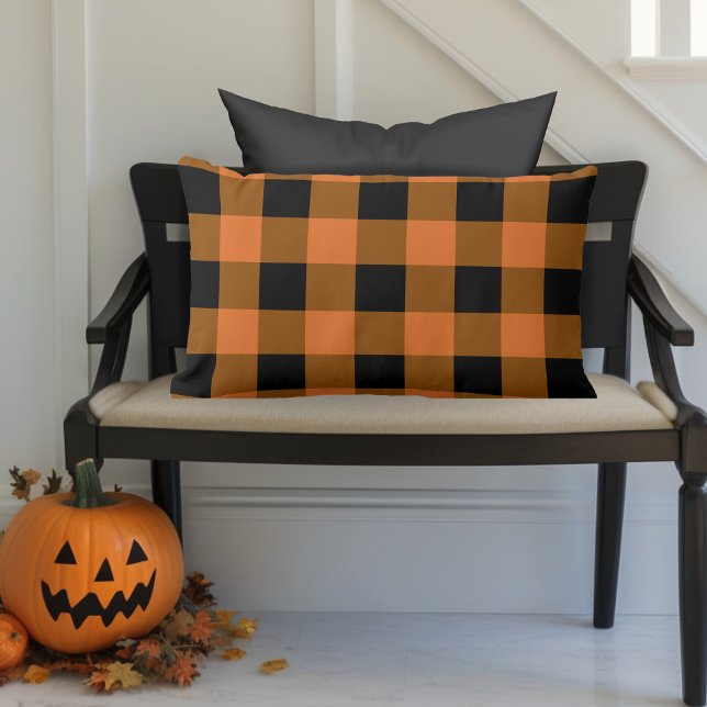 Svart och Orange Buffalo Plade Autumn Halloween Lumbarkudde (Black and Orange Buffalo Plaid Lumbar Pillow for Autumn or Halloween)