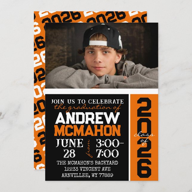 Svart och Orange Modern Studenten-foto Inbjudningar (Trendy Black and Orange 1 Photo Graduation Invitation. Printed + Envelopes or Digital Download)