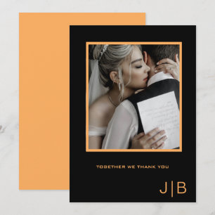 Svart och orange monogram minimalistisk foto tack kort