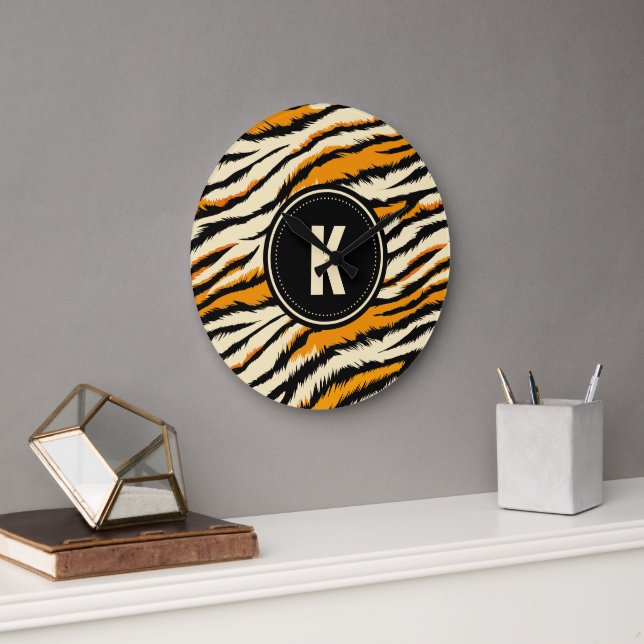 Svart och orange mönster monogram stor klocka (Kontor)