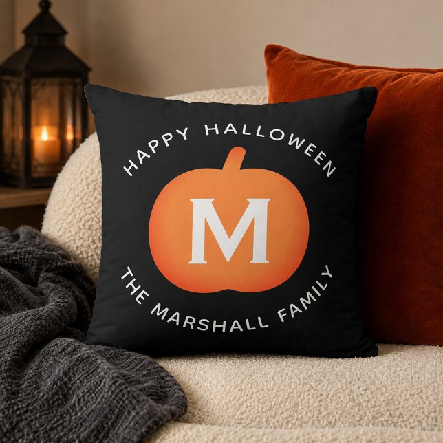 Svart och orange pumpa monogram Halloween Kudde (Skapare uppladdad)