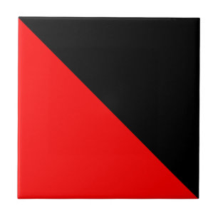 Svart och röd diagonal flagga kakelplatta