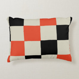 Svart och röd prydnadskudde