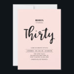 Svart och Rosa | Enkel 30års födelsedag Party Inbjudningar<br><div class="desc">Grattis till din speciella dag med den här enkla snyggten 30års födelsedag-festinbjudan. Den här designen innehåller ett chic-penselskript med en ren layout på en rosa bakgrund. Fler design finns på min butik BaraBomDesign.</div>