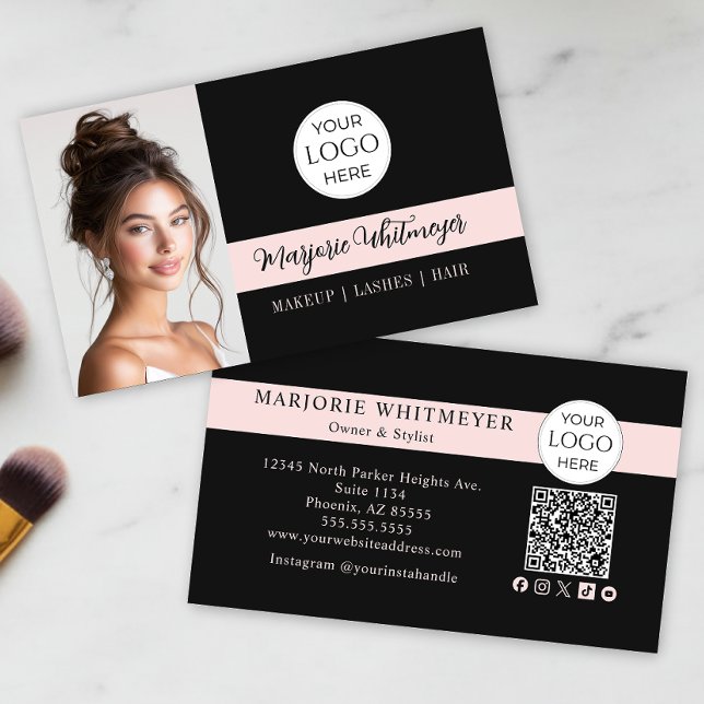 Svart och rosa skriptlogotyp QR-kod Foto Smink Visitkort (ultra modern black blush pink script photo makeup business card with logo qr code social icons)