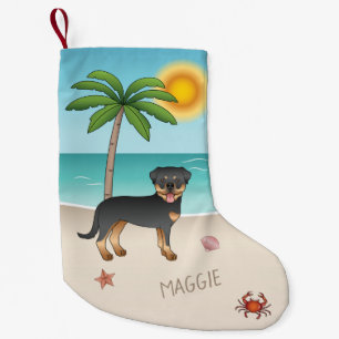 Svart och solbrännt Rottweiler på en tropisk somma Liten Julstrumpa