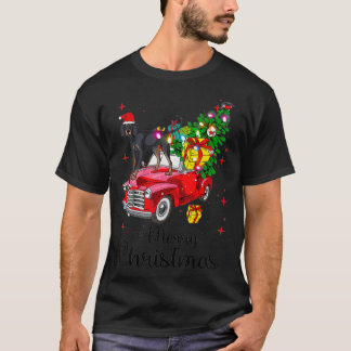 Svart och Tan Coonhound Rides Red Lastbil jul  T Shirt