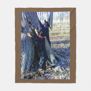 Svart och Tan Coonhounds Treeing Fleece Blanket