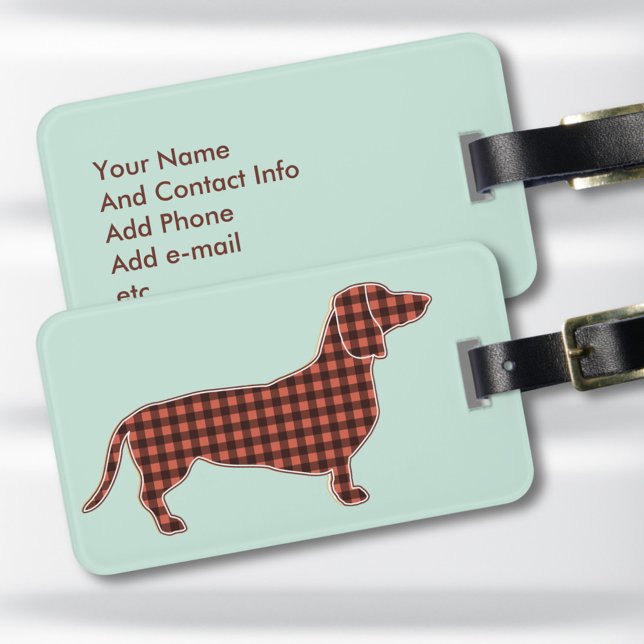 Svart och Tan Gingham Dachshund Mint Resväskemärke Bagagebricka (Black and tan gingham dachshund personalized luggage tag. You'll spot your bag anywhere!)