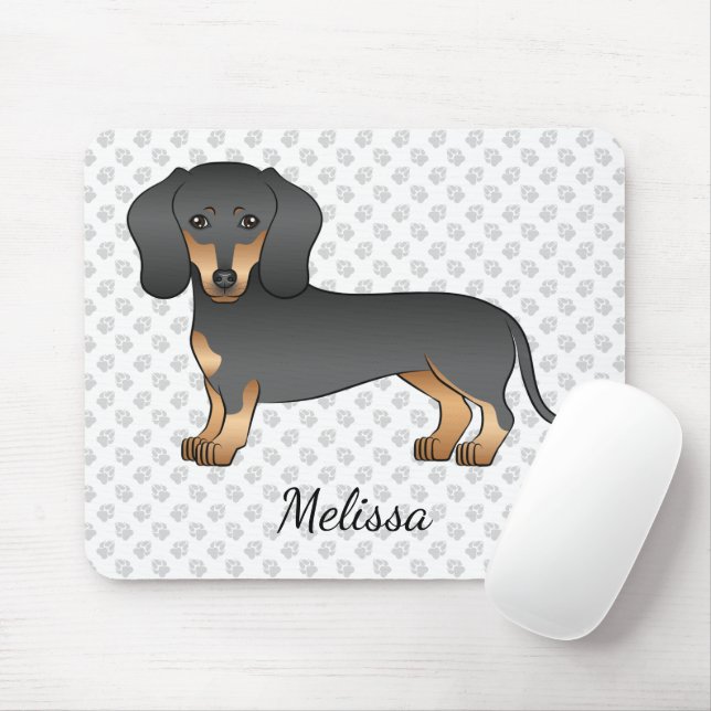 Svart och Tan Kort Hair Dachshund Cute Hund & Namn Musmatta (Med mus)