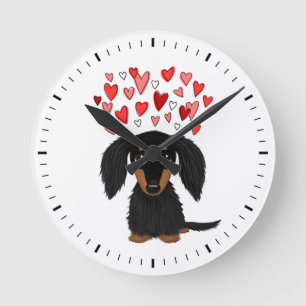 Svart och Tan Långhårig Dachshund med hjärtan Rund Klocka