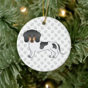 Svart Och Tan Piebald Korthårig Dachshund & Text Julgransprydnad Keramik