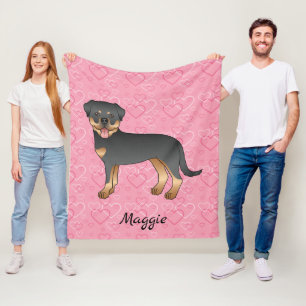 Svart och Tan Rottweiler på rosa hjärtan & namn Fleecefilt