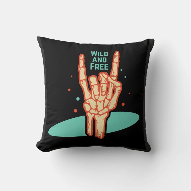 Svart och Vild med Retro Design. Kudde (Framsida)