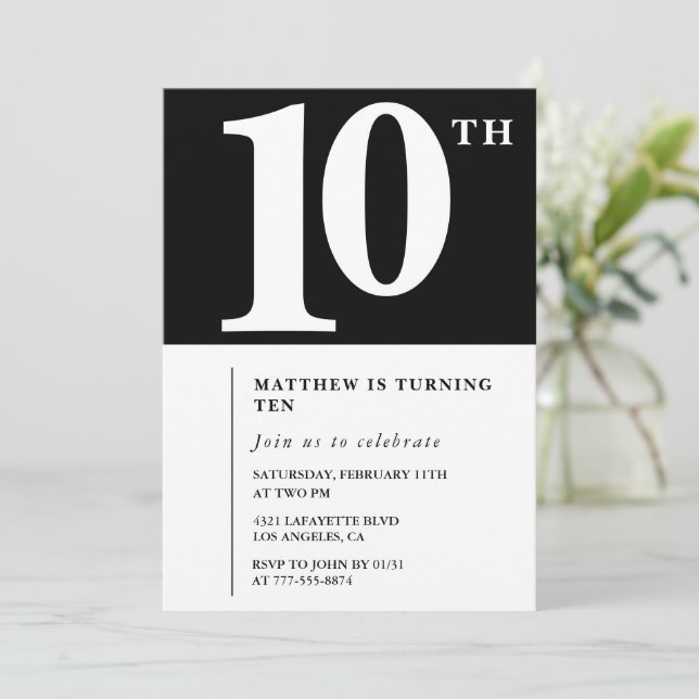 Svart och vit 10-års födelsedagsinbjudan Chic Inbjudningar (Stående Fram)