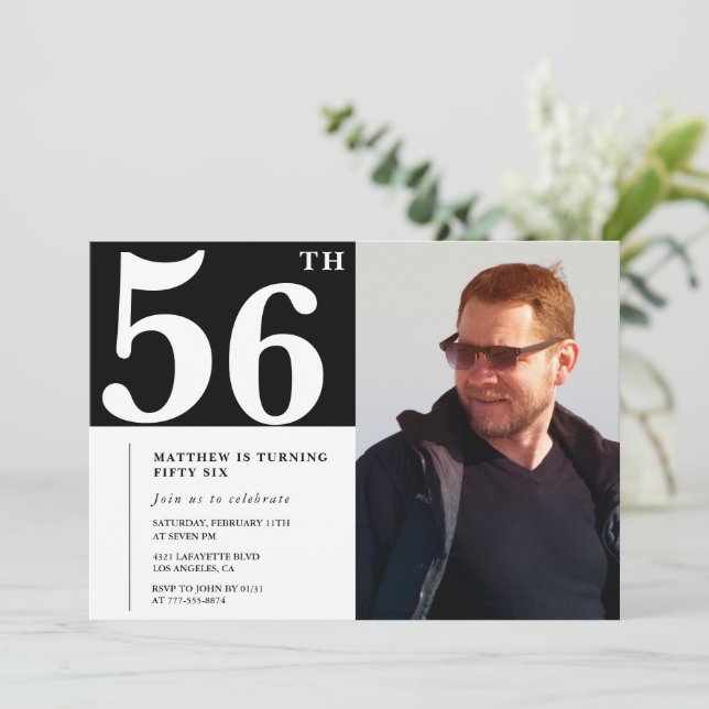 Svart och vit 56-års födelsedagsinbjudan Foto Inbjudningar (Stående Fram)