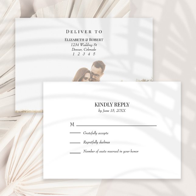 Svart och Vit Anpassad Foto Bröllop RSVP-kort Tack Kort (Black and White Custom Photo Wedding RSVP Card on a sunny white dry palm leaf.)