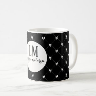 Svart och vit båge monogram i skrivstil kaffemugg