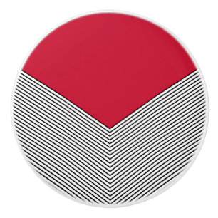 Svart och vit chevron-design och röd triangel knopp