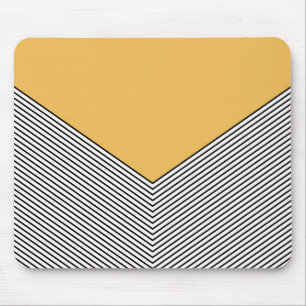 Svart och vit chevron-design och triangel för gult musmatta