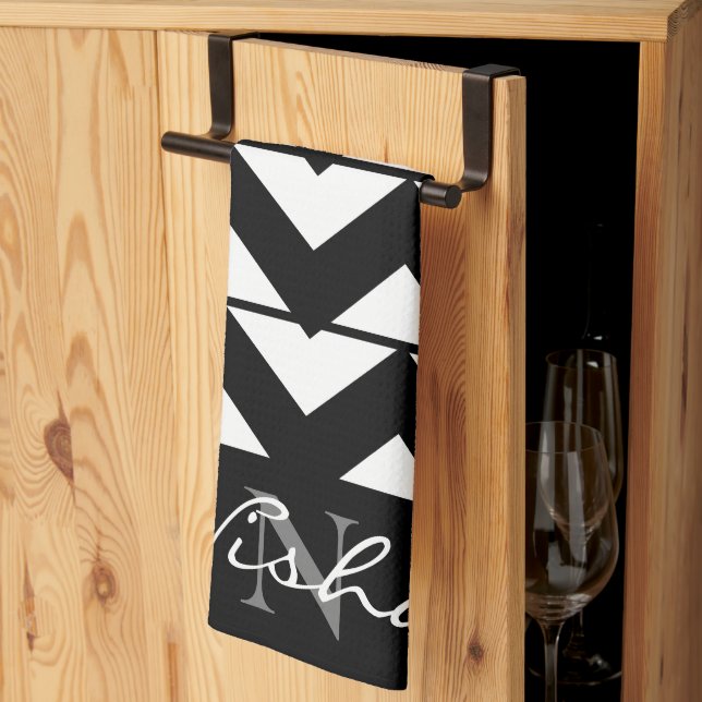 Svart och vit chevron-monogram kökshandduk (Thirds Fold)