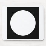 Svart och vit cirkel, enkel geometrisk design. musmatta<br><div class="desc">En geometrisk design i svartvitt med en cirkel.</div>