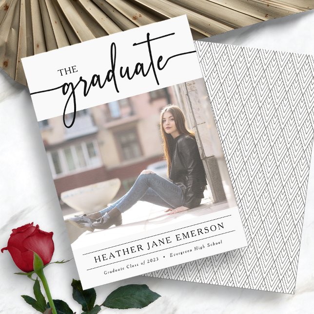 Svart och vit examensannonsering inbjudningar (Black and White Photo Graduation Announcement by Painted Paperie
)