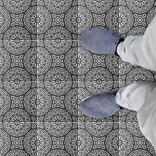 Svart och vit geometrisk Kaleidoscopic Mönster Kakelplatta