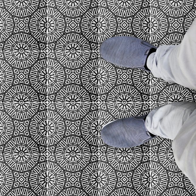 Svart och vit geometrisk Kaleidoscopic Mönster Kakelplatta (Skapare uppladdad)