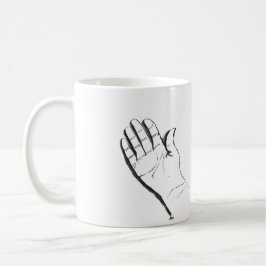 svart och vit hand på kaffemugg
