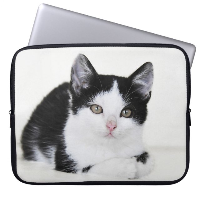 Svart och vit kattunge laptop fodral (Framsidan)