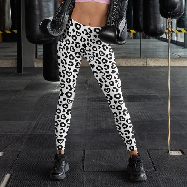 Svart och vit leopardhjärtmönster leggings (Black and White Leopard Heart Pattern Leggings)