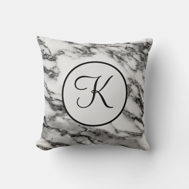Svart och vit marmor kudde med monogram (Framsida)