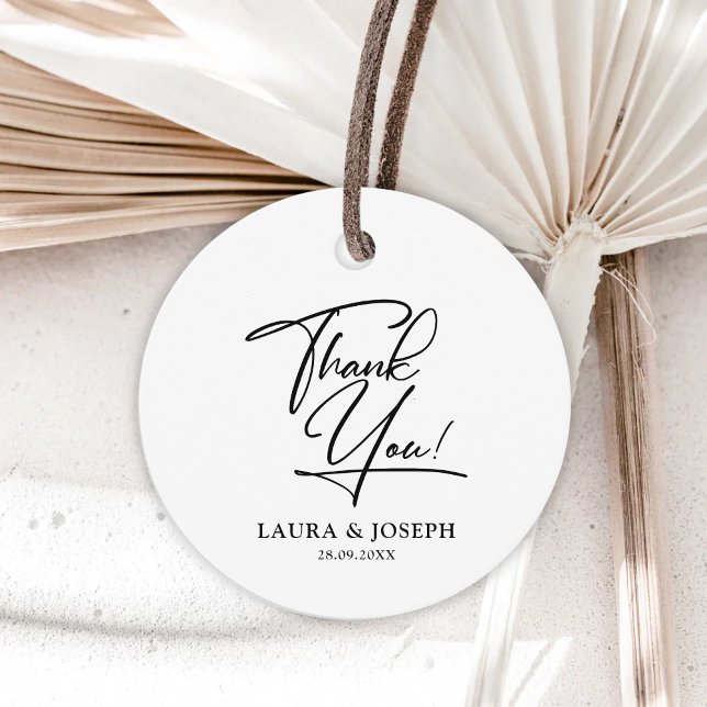 Svart och Vit Modern Elegans Bröllop Tacksamhet Gåvor Etiketter (Black and white modern thank you tags add sleek elegance while personalizing wedding favors.)
