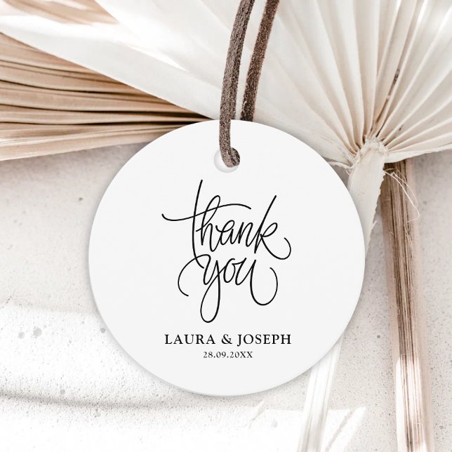 Svart och Vit Modern Elegans Bröllop Tacksamhet Gåvor Etiketter (Modern black and white thank you tags add elegant style while personalizing wedding favors.)