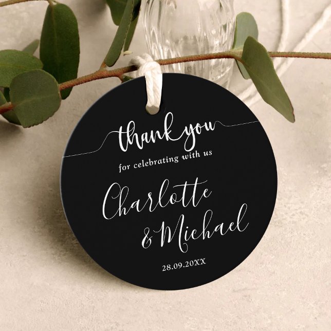 Svart och Vit Modern Elegans Bröllop Tacksamhet Gåvor Etiketter (Black and white modern thank you tags add sleek elegance while personalizing wedding favors.)