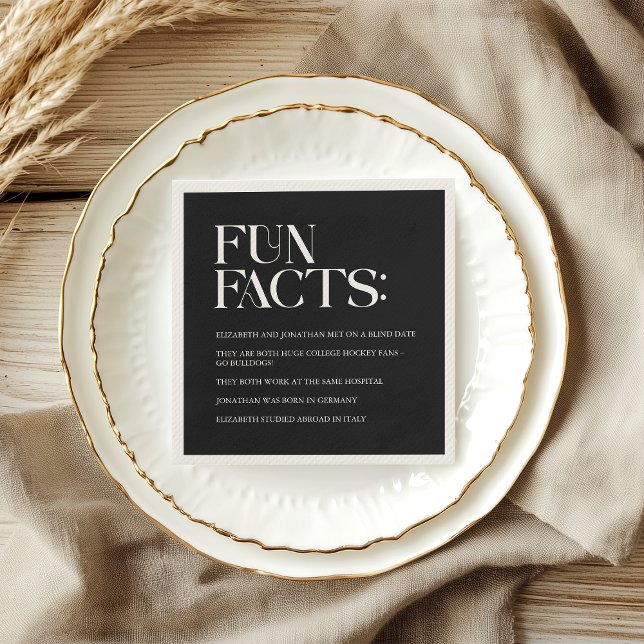 Svart och vit modern roliga fakta bröllop pappersservett (Black and White Modern Fun Facts Wedding Napkins)