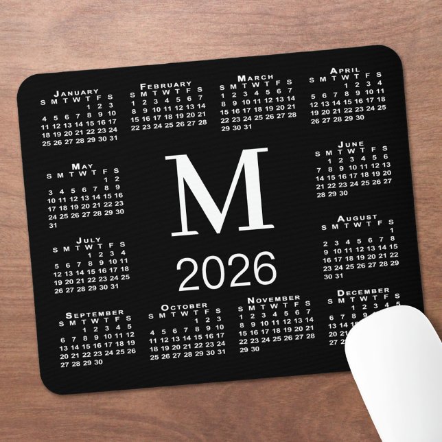 Svart och vit monogram 2026-kalender musmatta (Black and White Monogram 2026 Calendar Mouse Pad, in situ)
