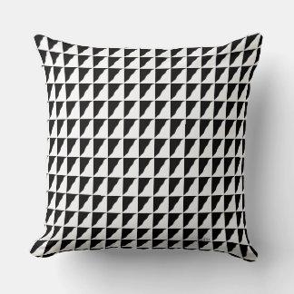 Svart och vit mönsteravkoppling med Cushionarium Kudde