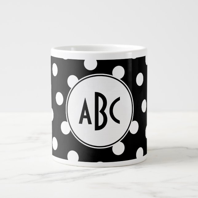 Svart och vit prickig monogram jumbo mugg (Framsidan)