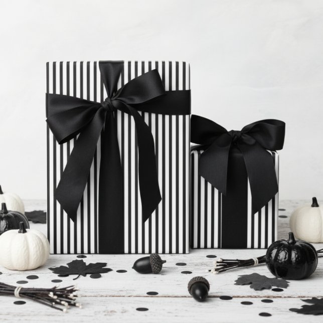 Svart och vit randig Halloween Presentpapper (Modern & Classic Black and White Striped Wrapping Paper. Trendy Black & White Chic Stripes Pattern)