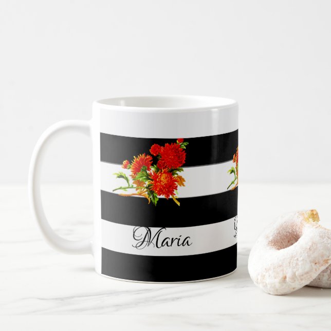 Svart och vit randig mugg med blommor (Med munk)