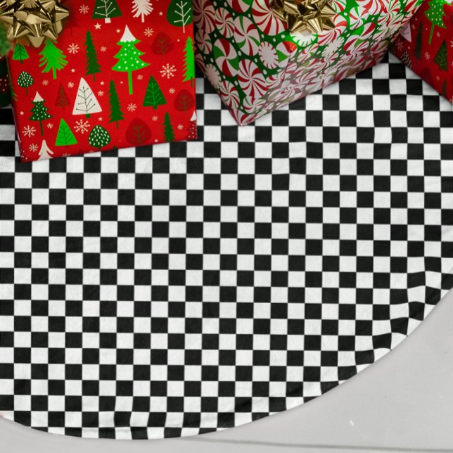 Svart och vit rutig julgransmatta borstad polyester (Black and White Check Brushed Polyester Tree Skirt)