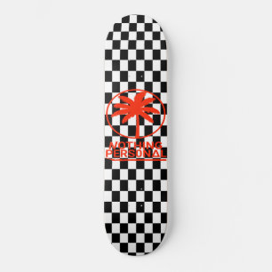 Svart och vit rutig skateboard