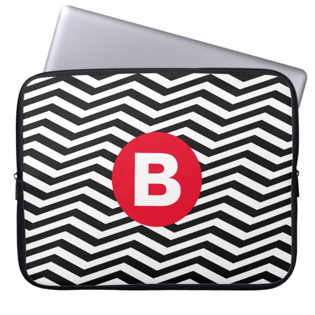 Svart och vit sicksackmönster röd monogram laptop fodral (Framsidan)